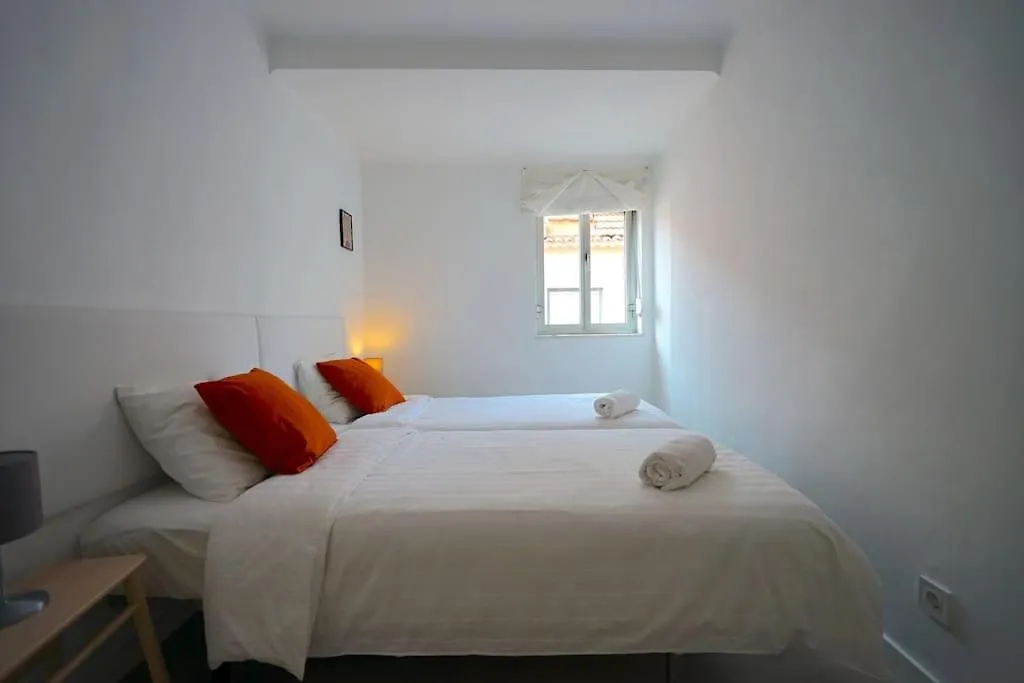 Cruz Cozy Apartment 2º Lisbon