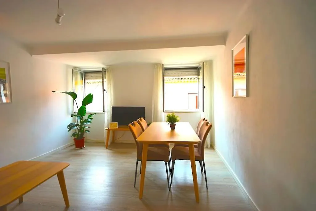Cruz Cozy Apartment 2º Lisbon 0*,  Portugal