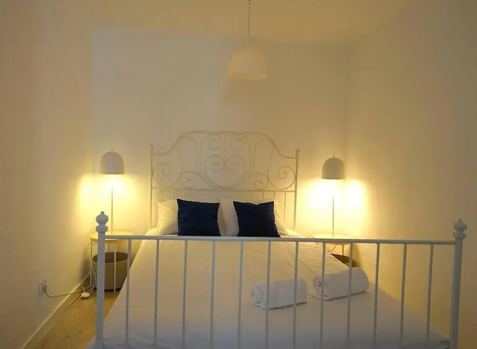Cruz Cozy Apartment 2º Lisboa 0*,