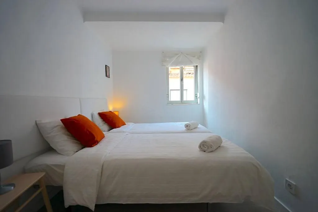 Cruz Cozy Apartment 2º Lisbon
